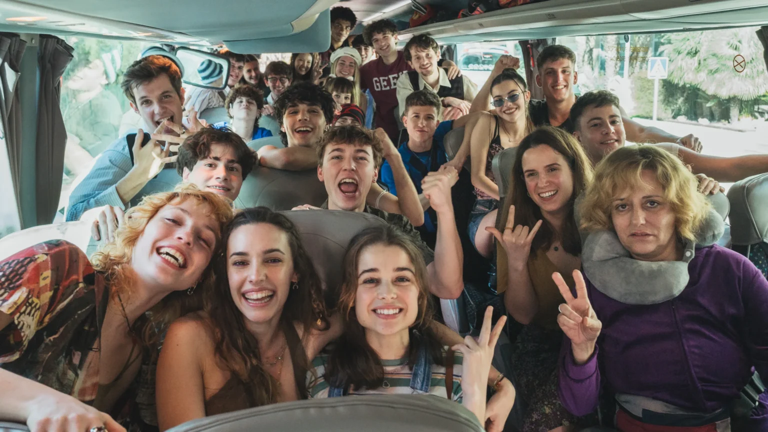 Poster of Viaje de Fin de Curso, a graduation trip film scored by Record-Play with music supervision including Clara Aguilar and Charli XCX.
