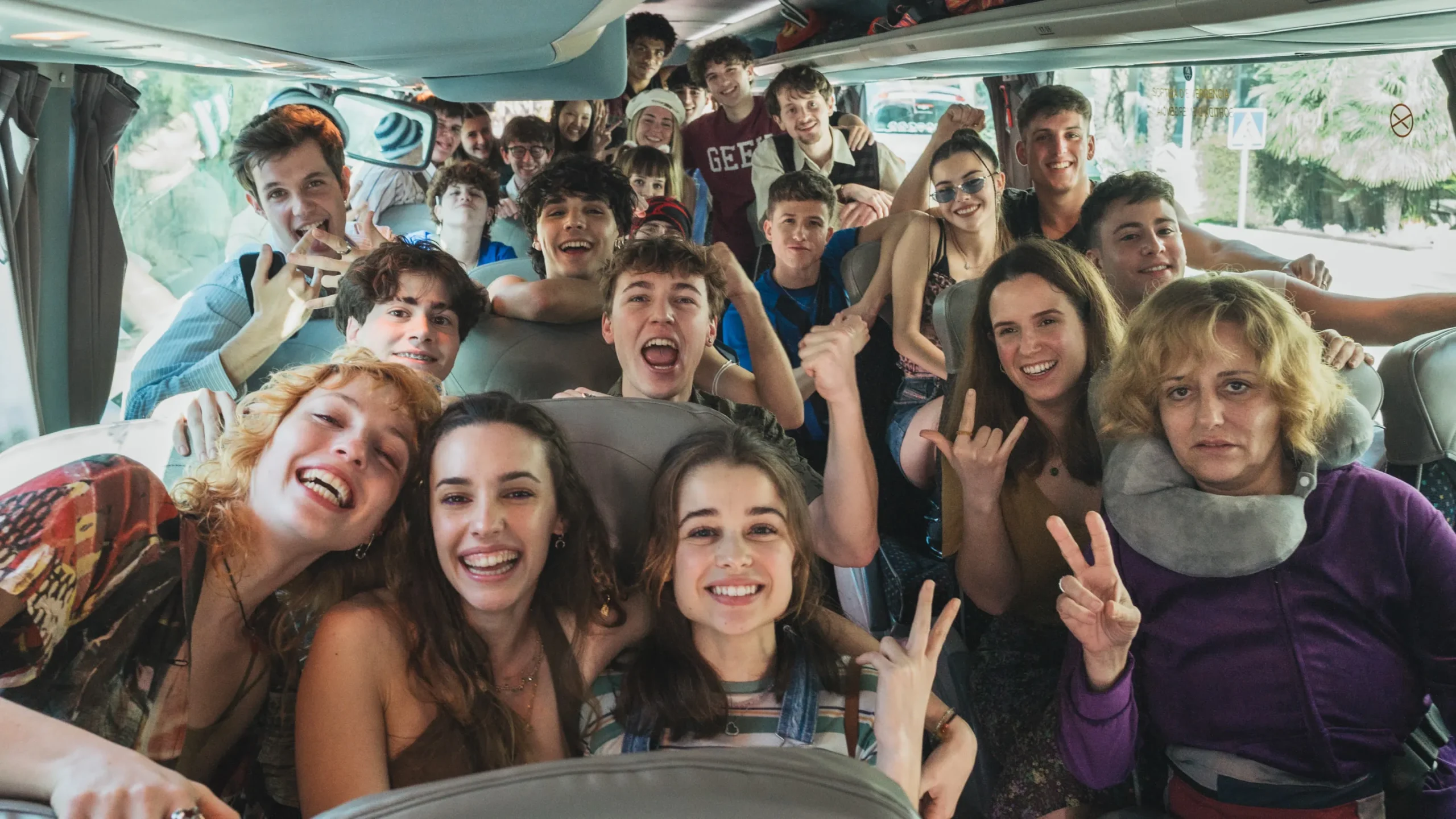Poster of Viaje de Fin de Curso, a graduation trip film scored by Record-Play with music supervision including Clara Aguilar and Charli XCX.